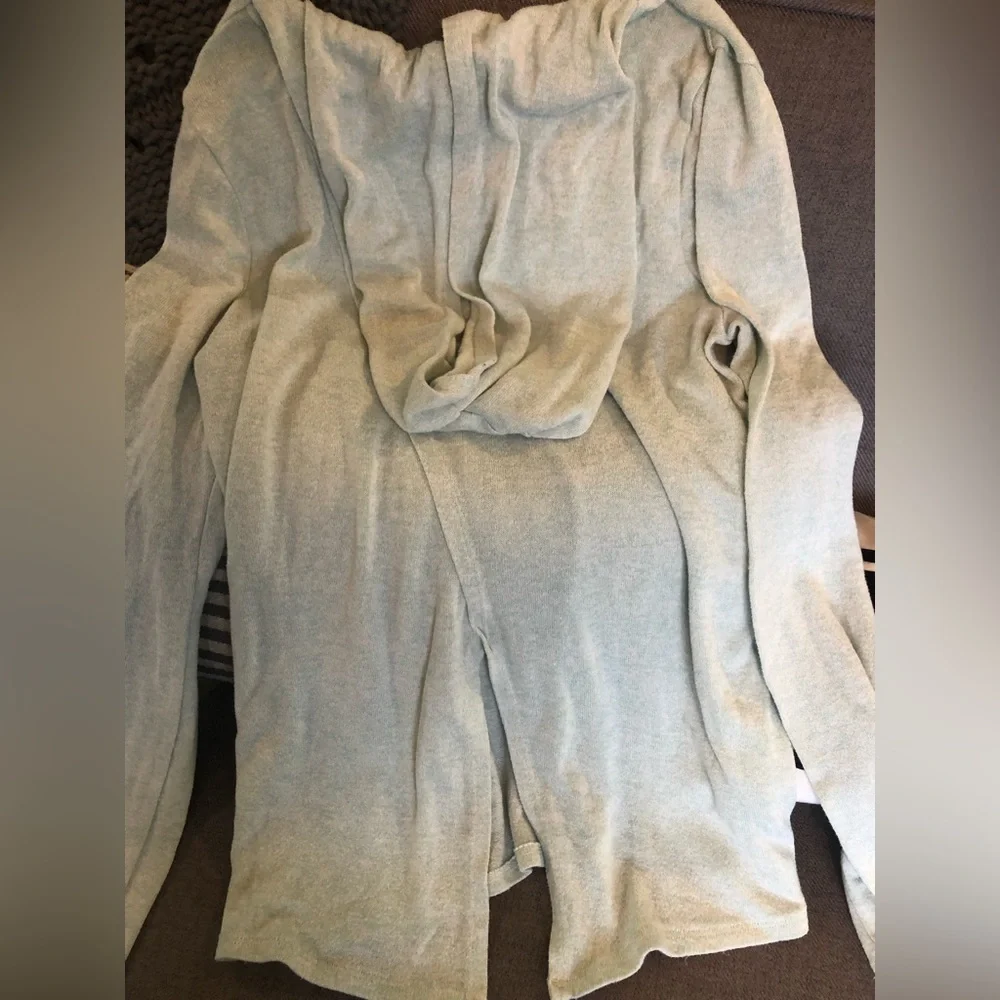 abercrombie kids lightweight sweater with back detail; size 15/16 - Picture 3 of 3